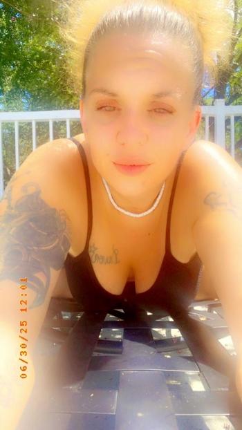 KaNDii, 34  female escort, Jacksonville
